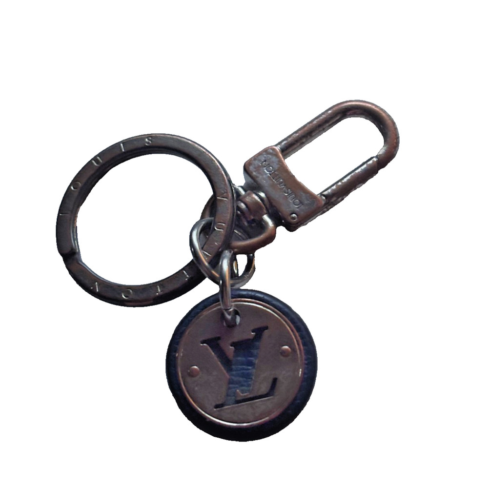 Louis Vuitton M67362 LV Cut Circle Key Ring Holder Silver Bag Charm Keychain